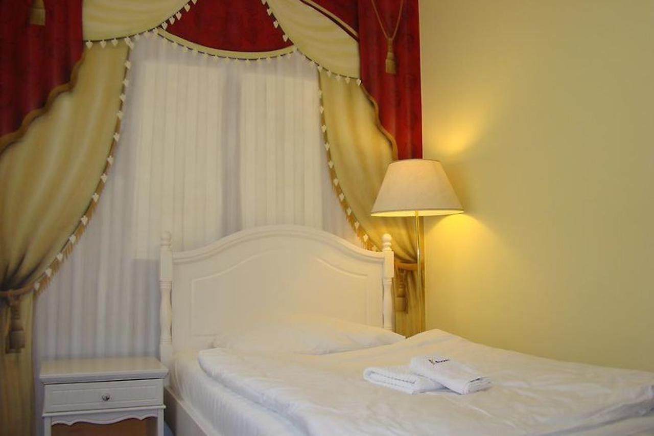 Hotel Saint Petersburg Карлови Вари Екстериор снимка