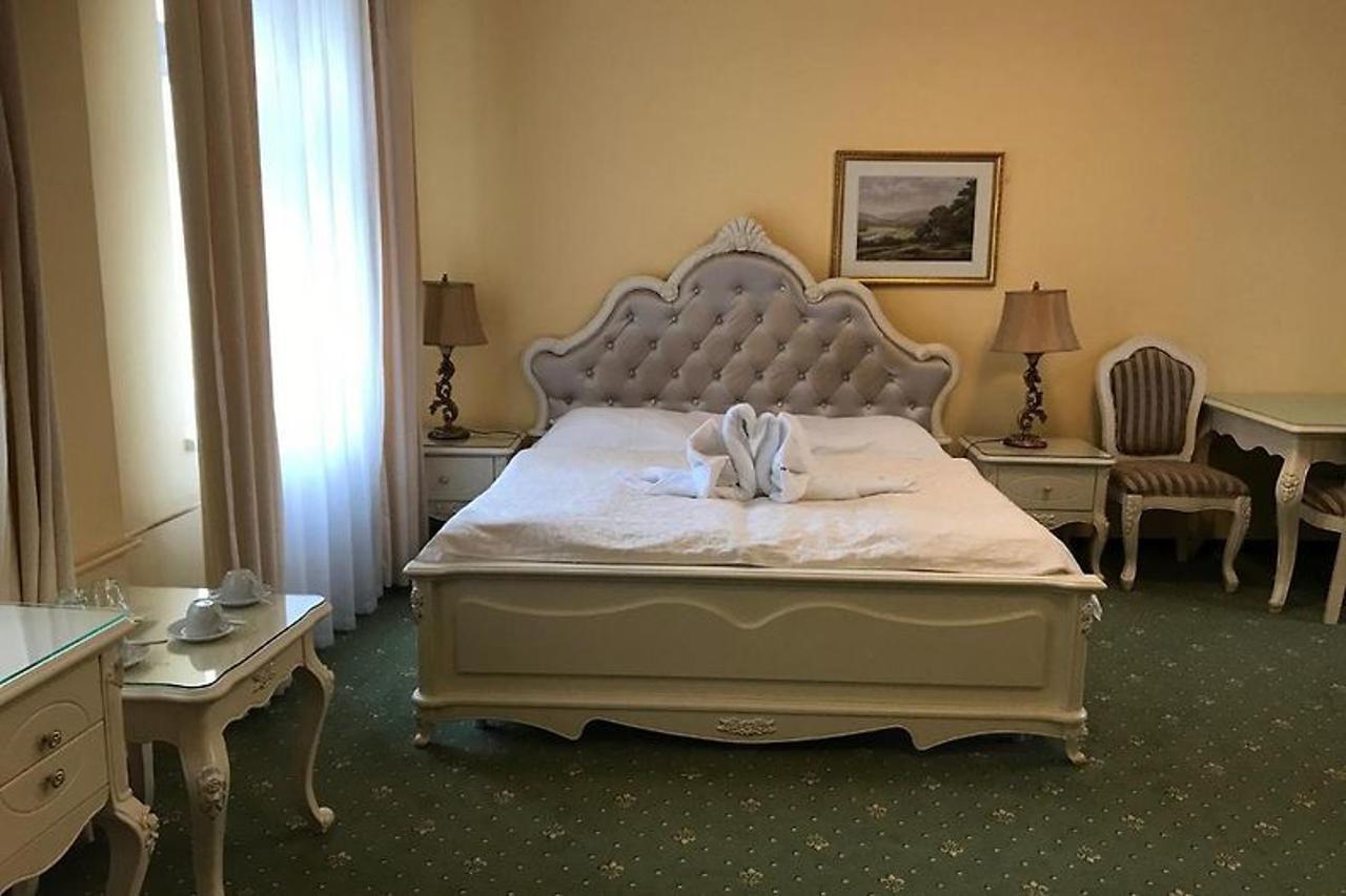 Hotel Saint Petersburg Карлови Вари Екстериор снимка