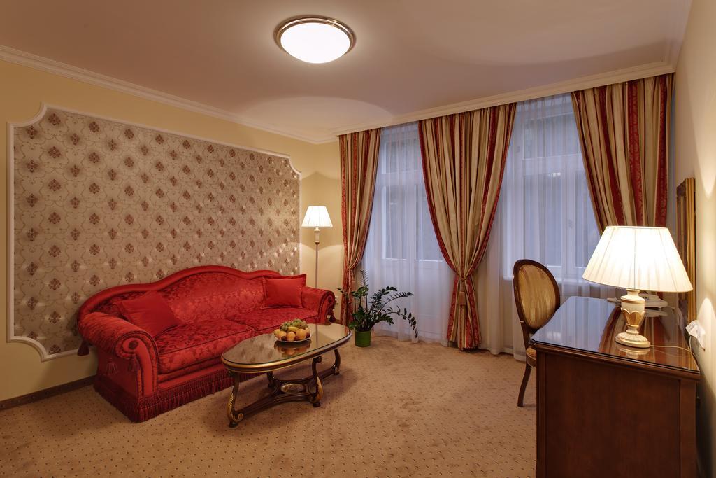 Hotel Saint Petersburg Карлови Вари Екстериор снимка
