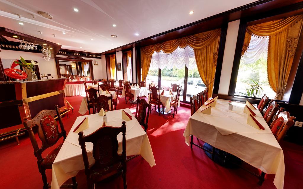 Hotel Saint Petersburg Карлови Вари Екстериор снимка