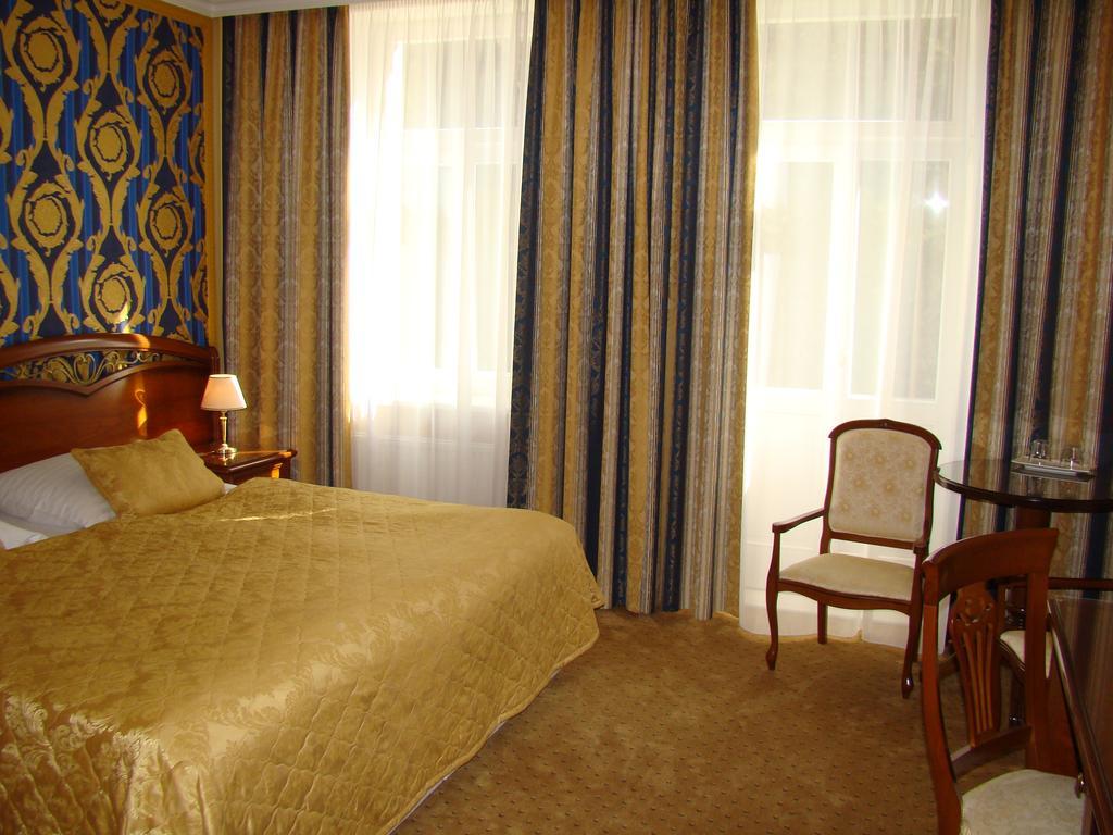 Hotel Saint Petersburg Карлови Вари Екстериор снимка