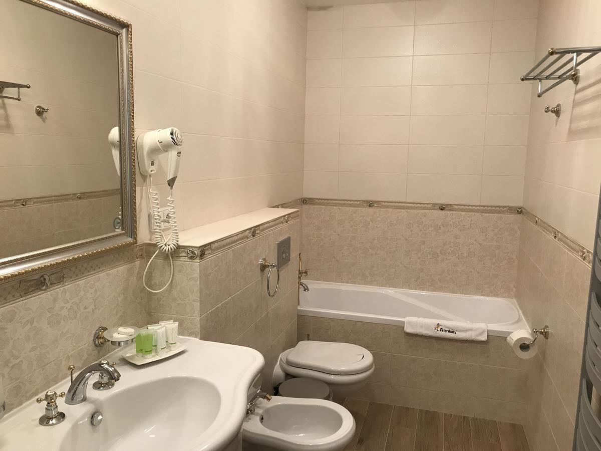 Hotel Saint Petersburg Карлови Вари Екстериор снимка